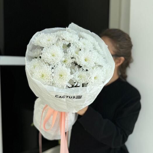 Букет-комплимент из кустовых хризантем