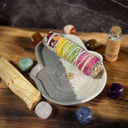 Подставка для благовоний Хамса с чакровыми камнями (+ скрутка шалфея + Санто Пало + спички)