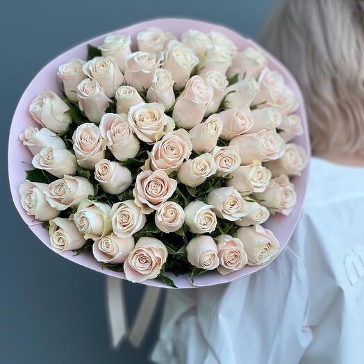 Delicado ramo de 51 rosas