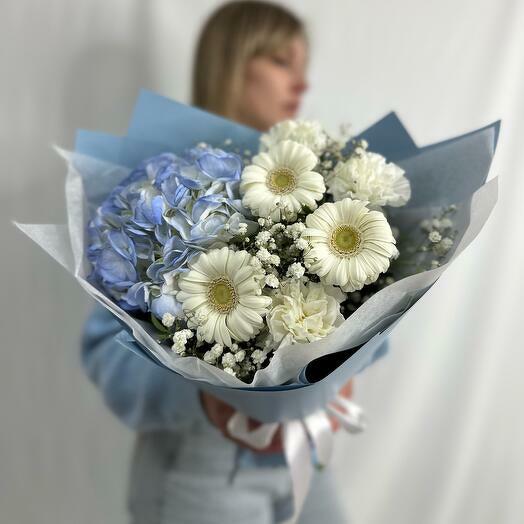 Ramo de hortensias, gerberas y claveles