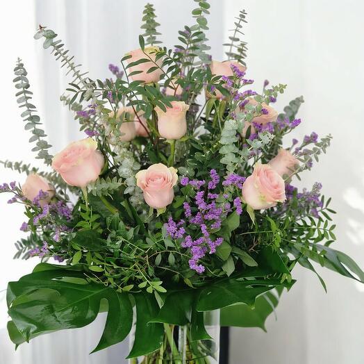 Pinks vase roses