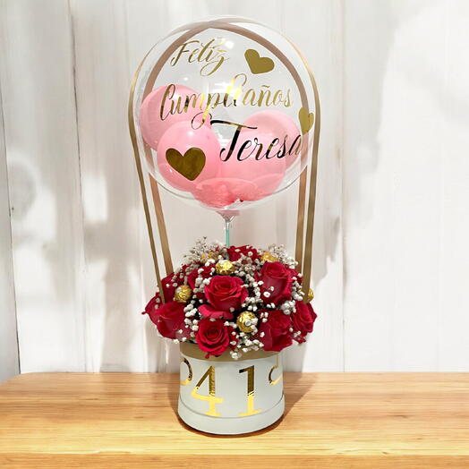 Caja de rosas + globo personalizado