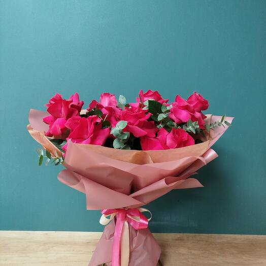 Букет из французских роз с эвкалиптом