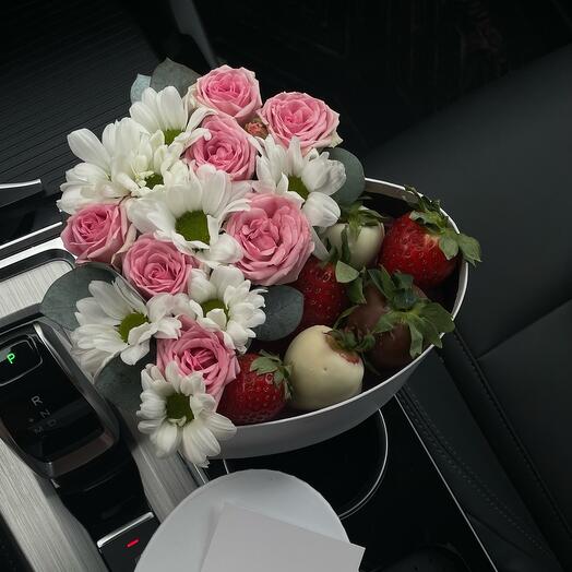 Клубнично цветочная валентинка