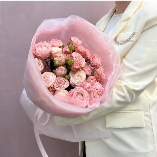 Аккуратный букет из нежной кустовой розы 5шт