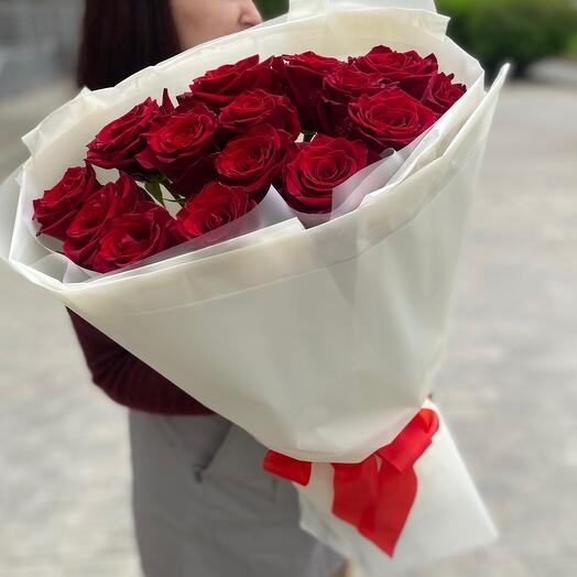 15 красных роз