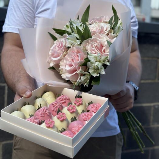 Нежный Букет Из французских роз и стойкой белой альстромерии и клубника в шоколаде