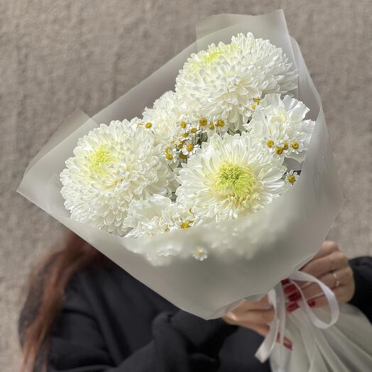 Букет из одноголовой хризантемы, диантуса, ромашки (танацетум)