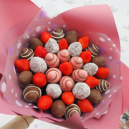 Strawberry Recognition Bouquet (Size M)