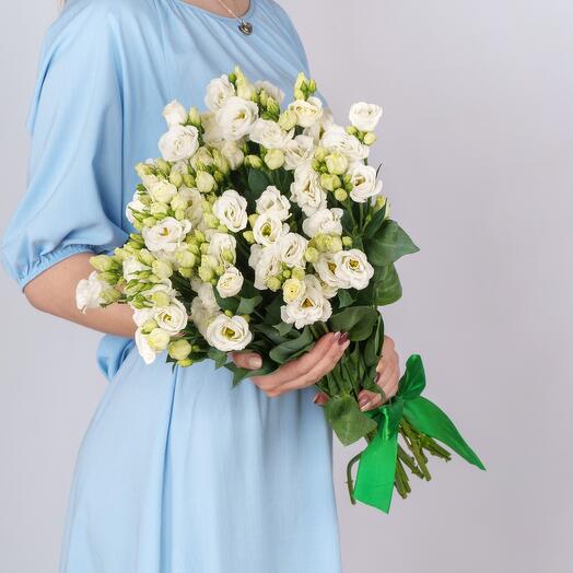 11 lisianthuses in a bouquet