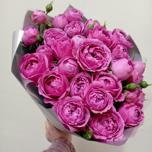Bouquet of 9 bushy peony-shaped Misty roses