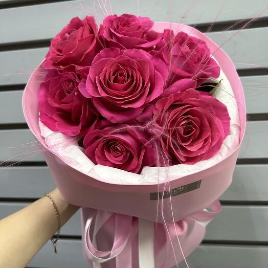 Букет из ярких  роз