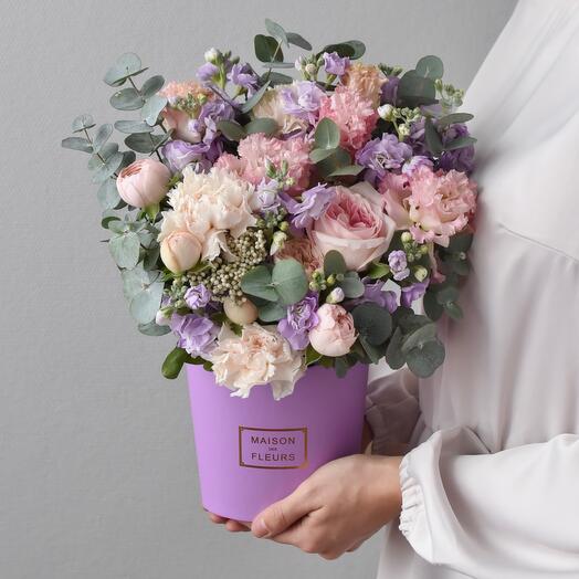 Flores en una Caja de "castillo de Lavanda" con una rosa de peonía