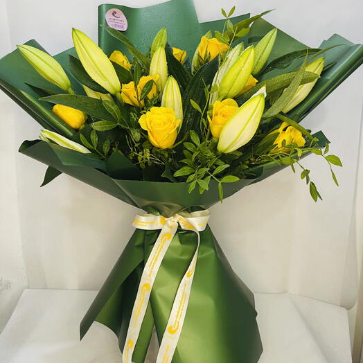 My Sunshine: Bunch of 4 White Lilies and 10 Yellow Roses