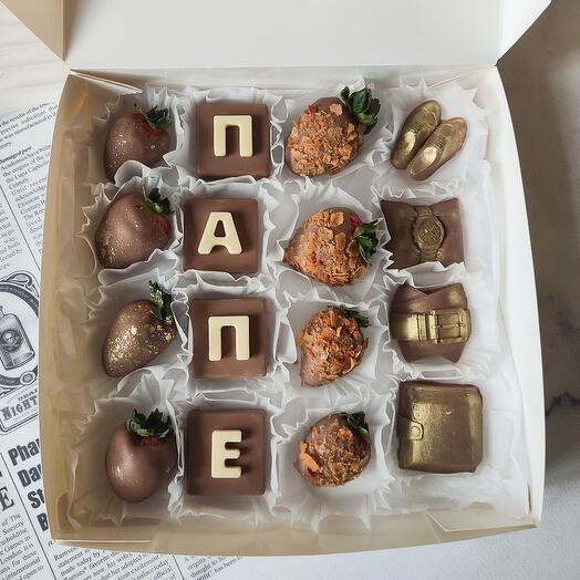 Набор клубника в шоколаде и конфеты папе