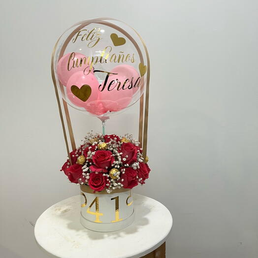 Caja de rosas + globo personalizado