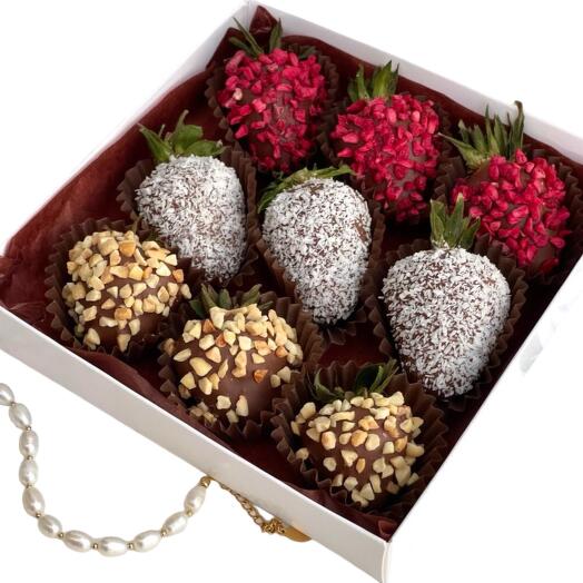 Strawberries in chocolate 9 pcs - Dessert set