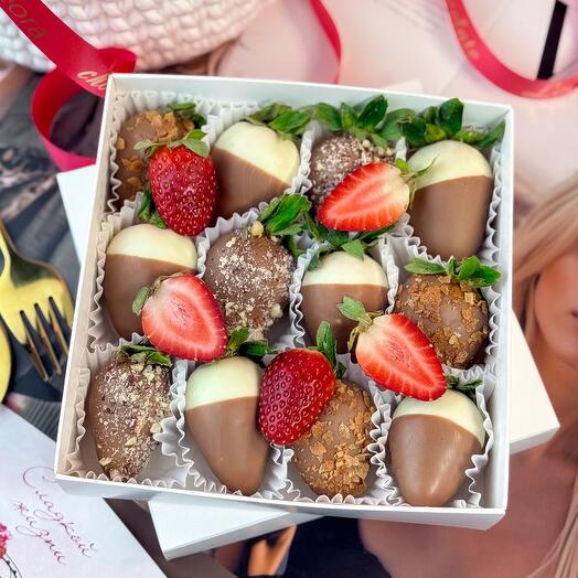 Клубника в Шоколаде Киндер 9-16 шт. Бельгийский шоколад Callebaut. Подарочный набор 1172. Leora chocolate