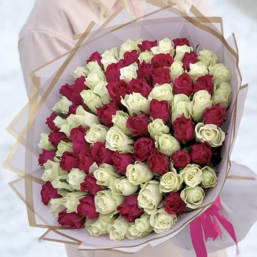 Микс малиновые и белые розы