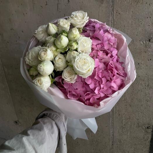 Hydrangea and bush rose Гортензия и кустовая роза