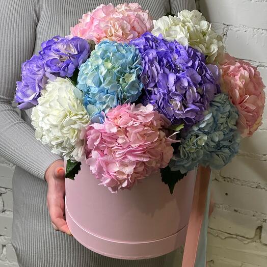 Микс из гортензий в коробке