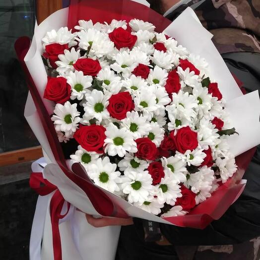 Chrysanthemum   Red Rose Bouquet