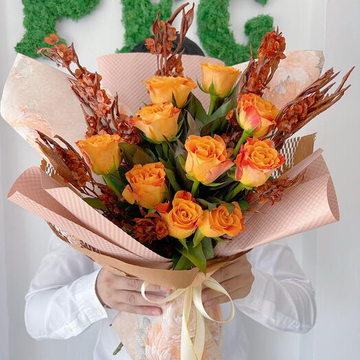 10 pieces Orange Rose with Preserved Flowers bouquet