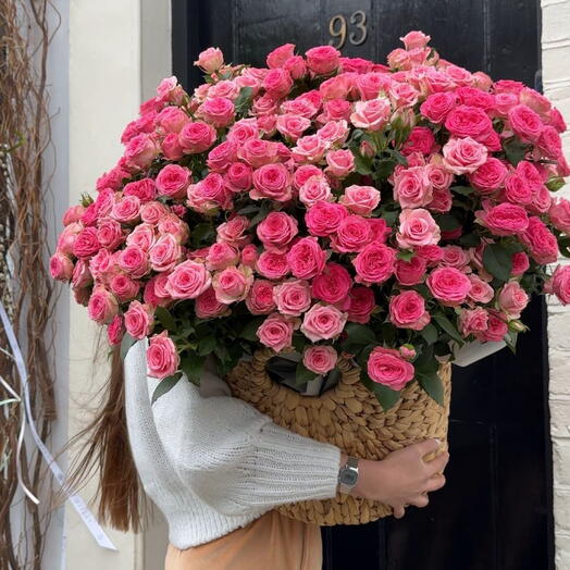 Bouquet of spray roses in box