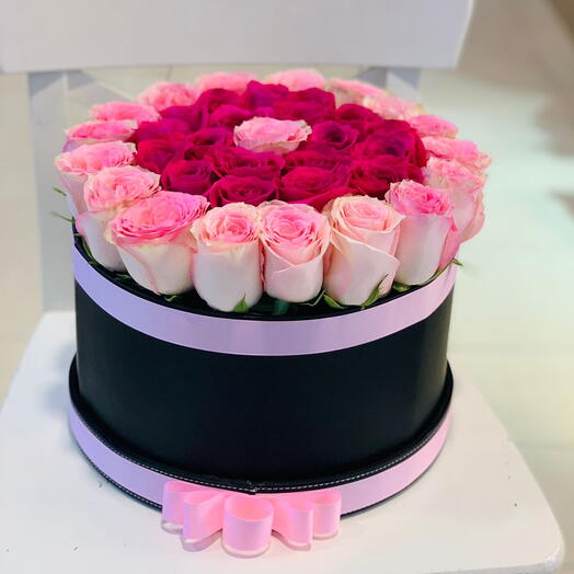 DARK PINK   PINK ROSES IN A BLACK BOX