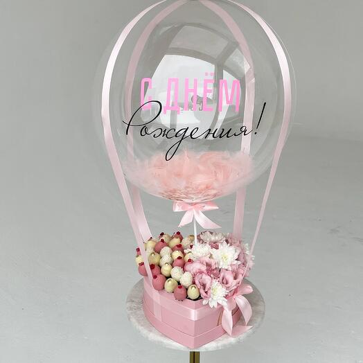 Клубника в шоколаде с эустомой и белой хризантемой "Агата" L