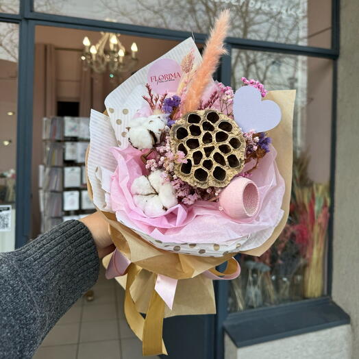 Composition of dried flowers