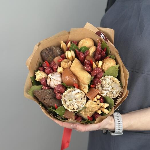 Круглый мясной букет с сырами, орешками, овощами 6931 на 23 февраля