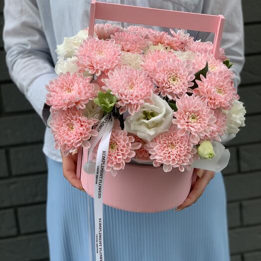 Цветы в коробке хризантема и эустома ☺️