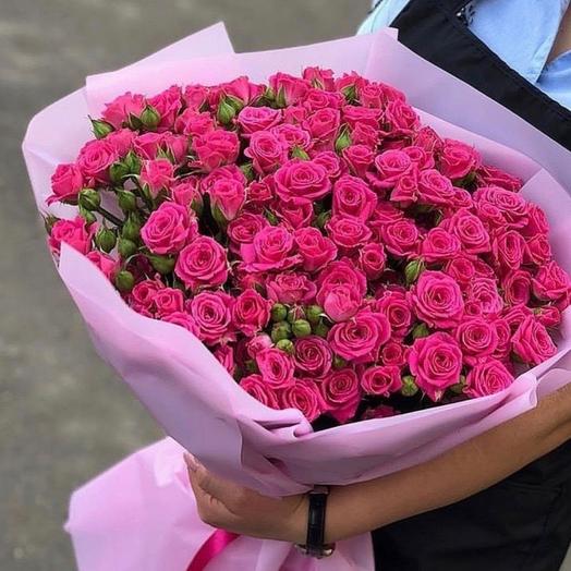 Ramo de rosas de arbustos de frambuesa
