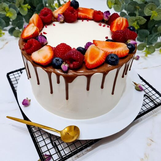 Pastel con corona de bayas