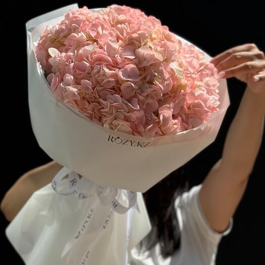 Букет из 5 нежных гортензий