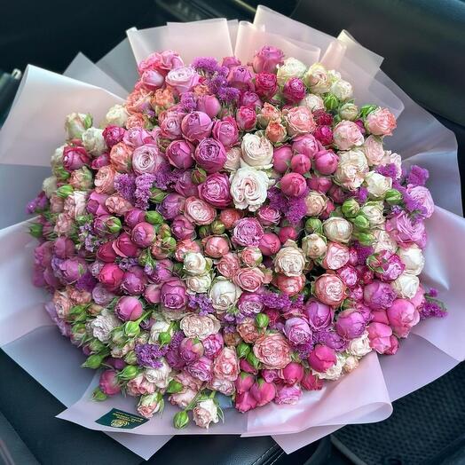 Букет из кустовая роза микс 60шт