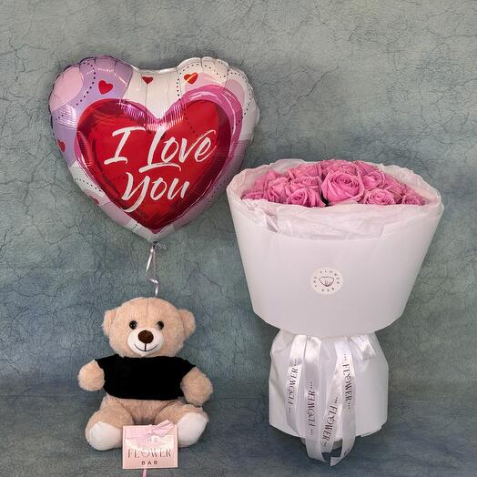 Bouqet of 25 pink roses with gifts