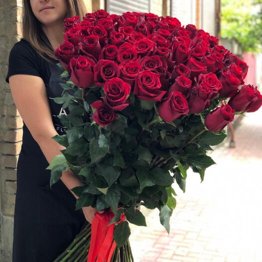 100 long roses