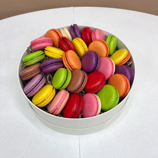 Assorted macaroons 29 pcs in a box