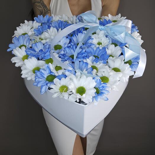 Коллекция "Love is..." Цветы в коробке сердце из ромашки хризантемы "Любимым"