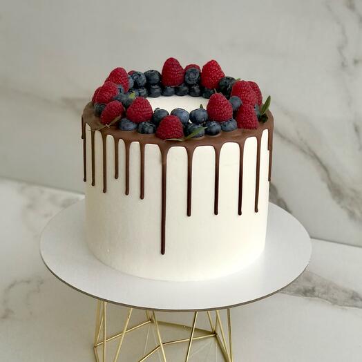 Торт 2 кг с ягодами