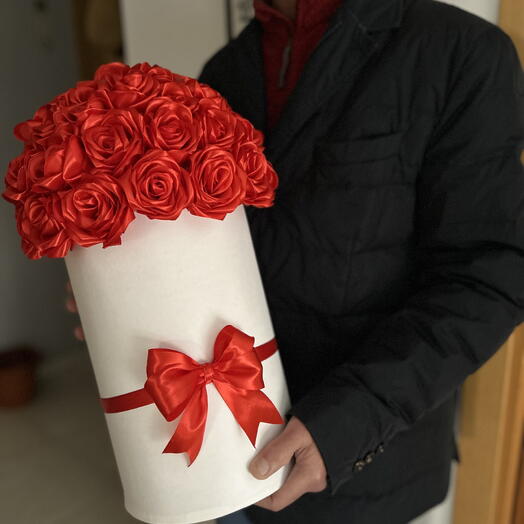 Arreglo floral en caja con rosas eternas