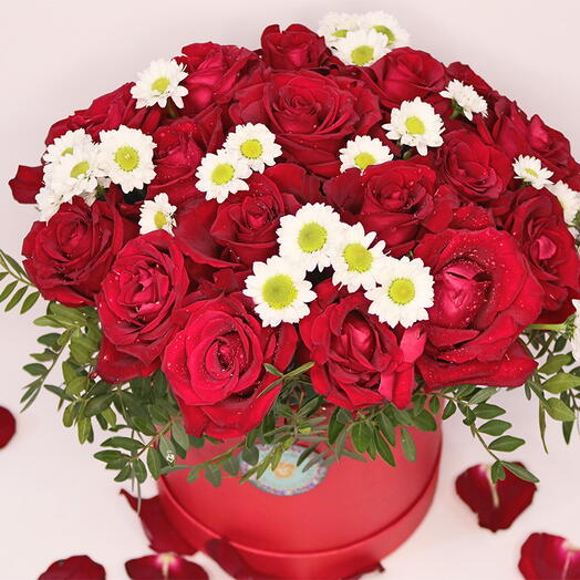 Valentine Red Roses Round Box Large