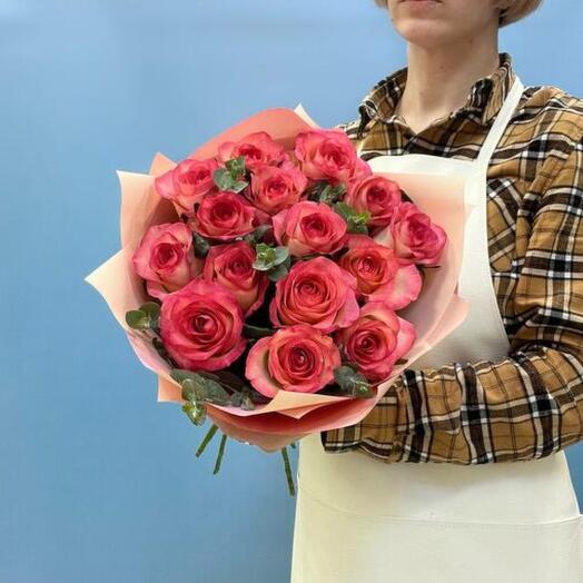 Букет из 15 ярких роз