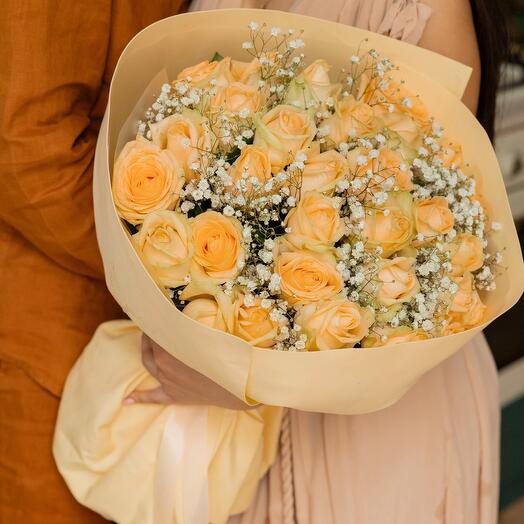 Bouquet of 31 roses with gypsophila
