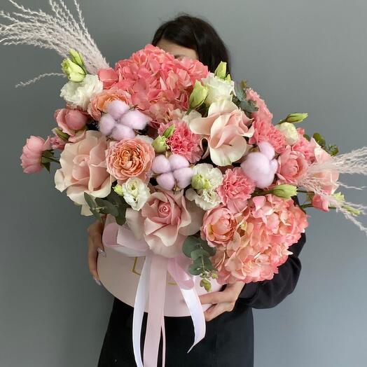 Нежные цветы в коробке