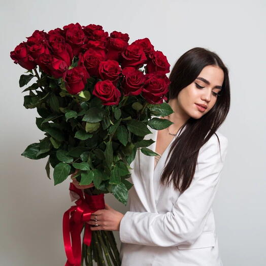 25 tall roses