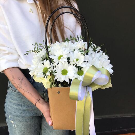Composition with daisies