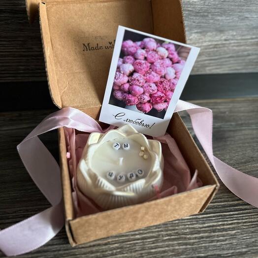 Lotus candle with the inscription "You are a miracle"